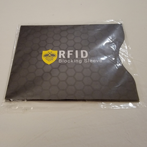 🆕️🛍RFID Blocking Card amd Sleeve Set 🆕️🛍 - Picture 7 of 9